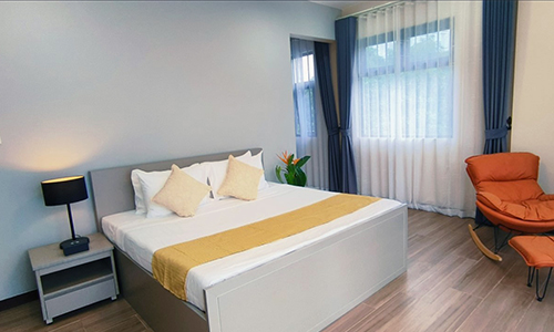 Master's Bedroom Photo 1