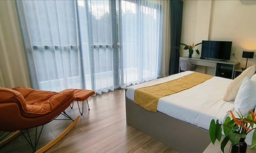 Master's Bedroom Photo 2